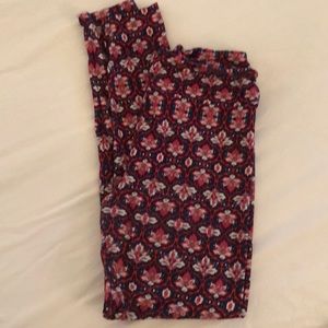 Gorgeous LULAROE leggings!!!❤️💙❤️💙